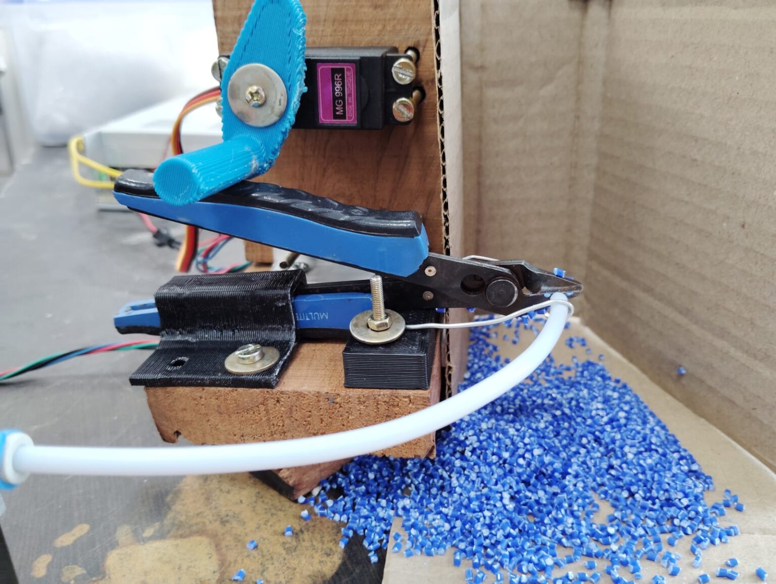 Automatic Wire Cutting Tool - TechKnowLab